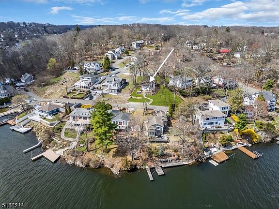 5th image of 14 Bass Rock Rd