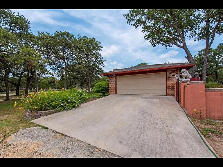 815 Shady Grove Ln — Photo 20