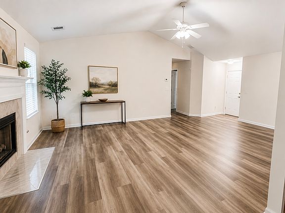 2nd image of 915 Amelia Grove Ln