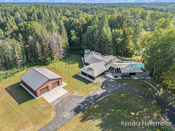 4th image of 11501 Cedar Creek Ln NE