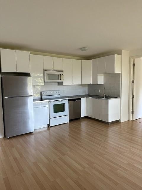 2nd image of 152 Coronado Ave APT B