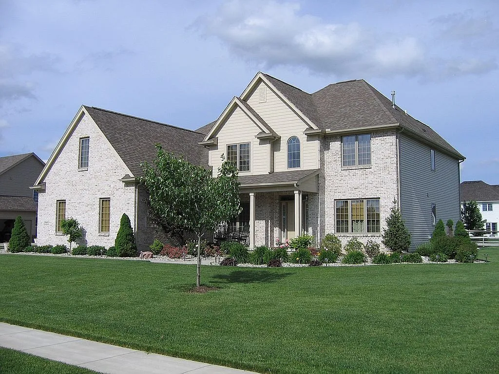 3949 Azalea Cir photo 1