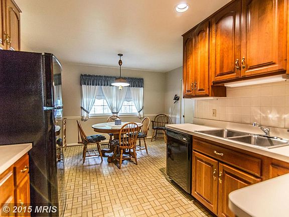 KITCHEN WITH PANTRY