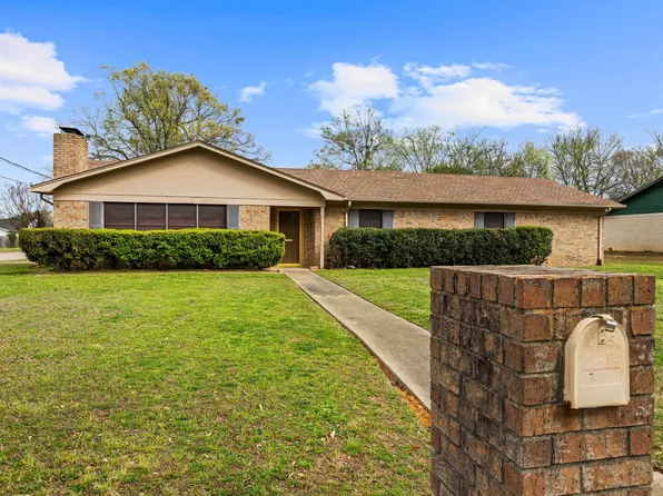 2600 Redbud St, Kilgore, TX 75662