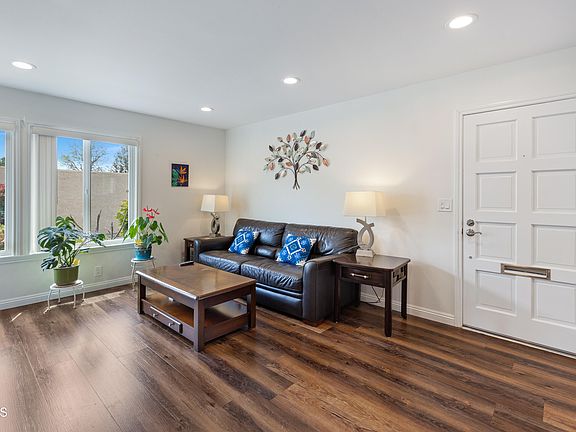 3rd image of 5226 Banbury Cir