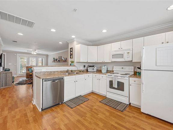 4th image of 1725 Harvey Mitchell Pkwy S APT 2127