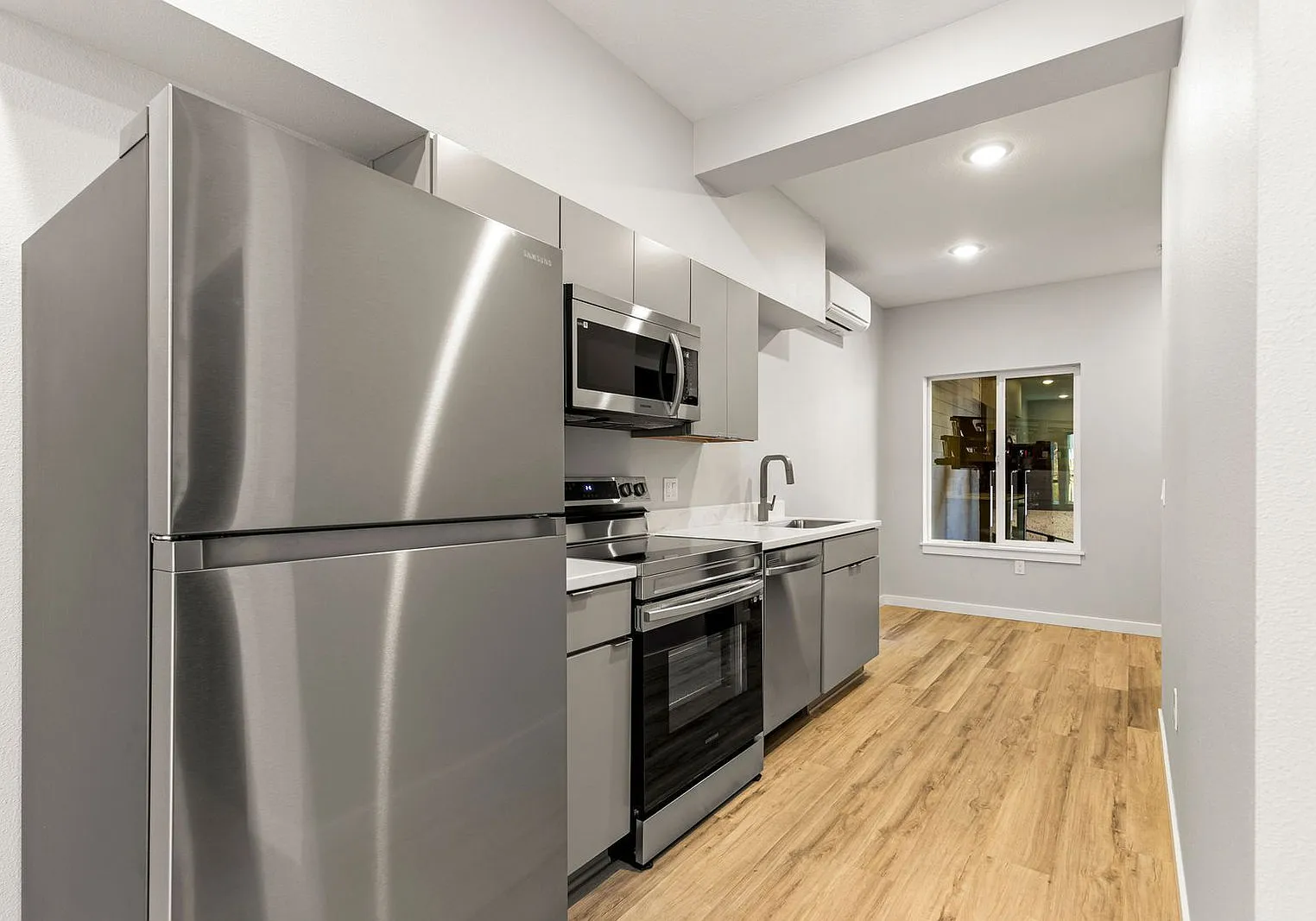 Studio, 1.0 bath, 373 sqft, $1,230 — Photo 2