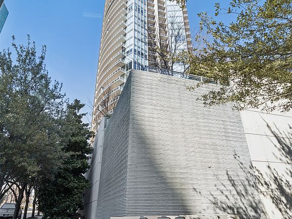2nd image of 2900 McKinnon St APT 303