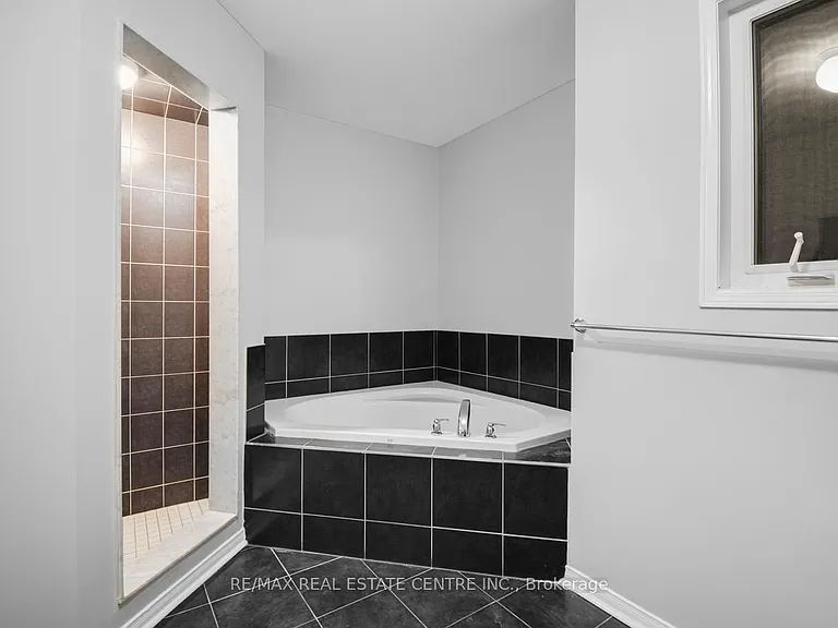 112 Commodore Dr — Photo 40