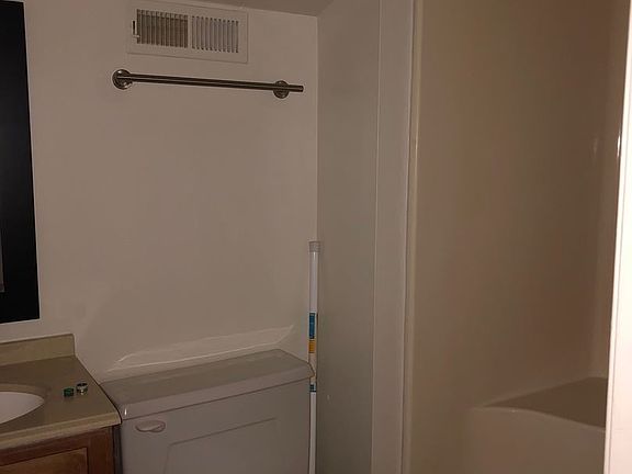 3rd image of 1901 E Franklin St APT 2