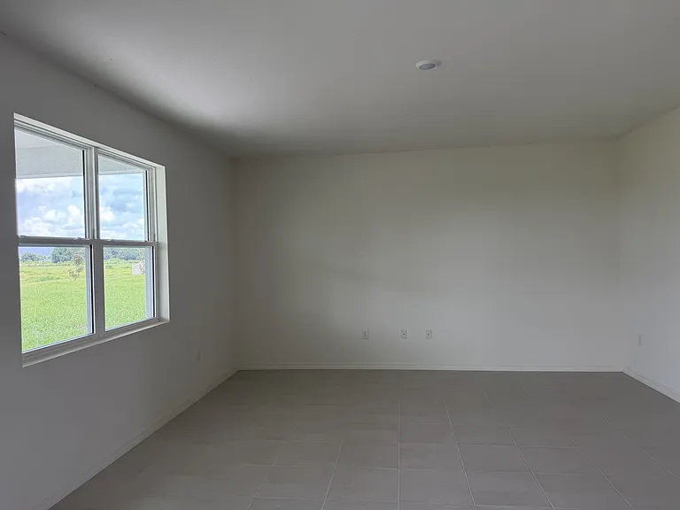1143 Astoria Dr — Photo 3