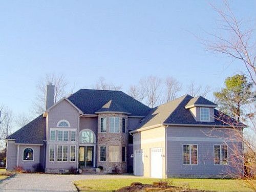 1st image of 150 Riverview Dr