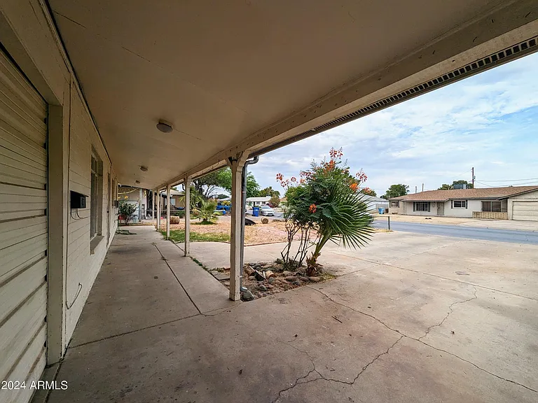 6036 N 31st Dr — Photo 5