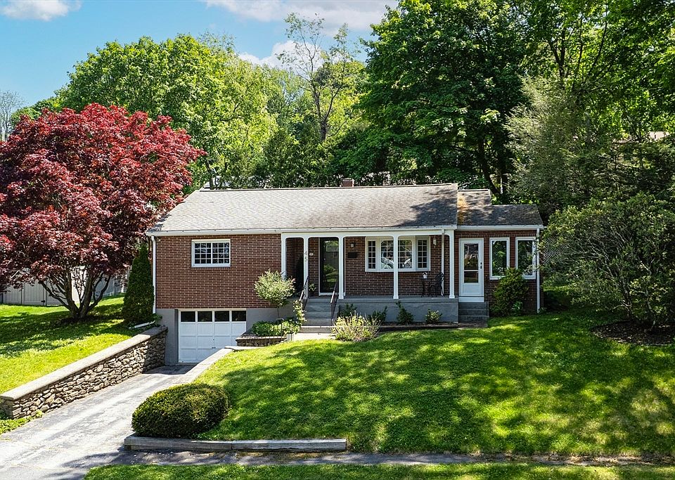 1st image of 45 Pine Tree Dr