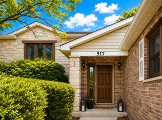 517 N Warwick Ave, Westmont, IL 60559