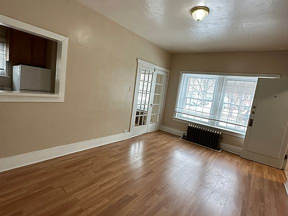 3rd image of 995 N Corona St APT 2