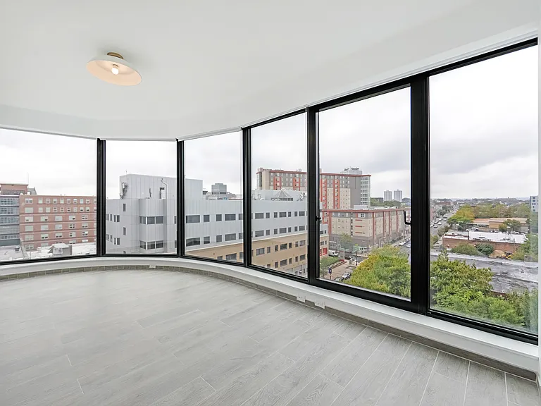 Hoyt Tower — Photo 60