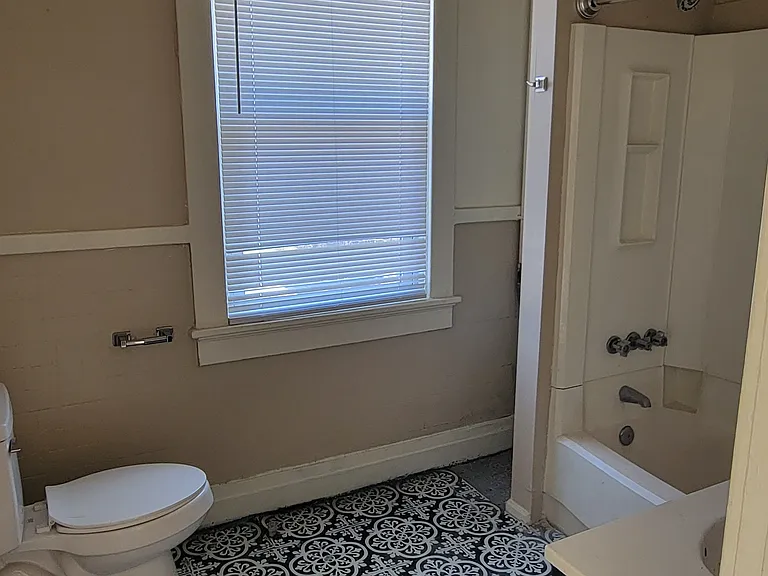 2272 Chestnut Ave #2 — Photo 6