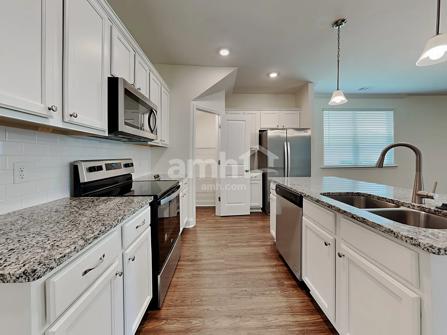 4 bed, 2.5 bath, 2204 sqft, $2,325 — Photo 2