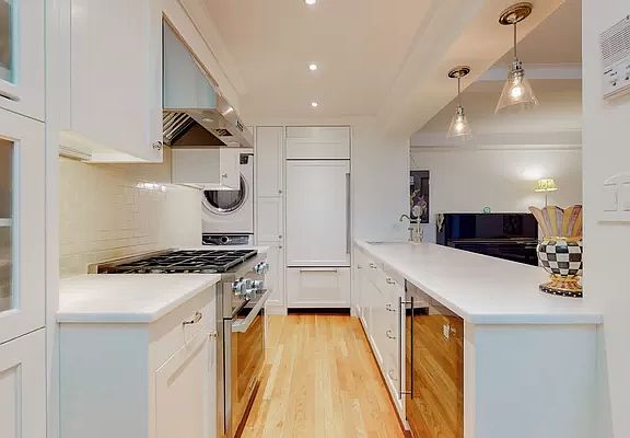 3rd image of 107 W 86th St #4A