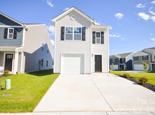 19 Caroline Valley Ln, Hendersonville, NC 28792