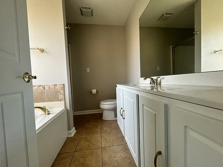 13902 Chrys Cv — Photo 14