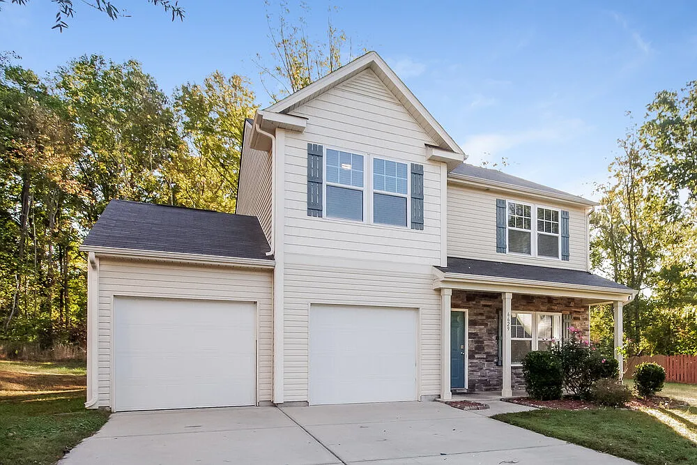 3 bed, 2.5 bath, 2069 sqft, $2,250 — Photo 4