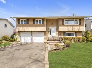 65 Driftwood Dr, Port Washington, NY 11050