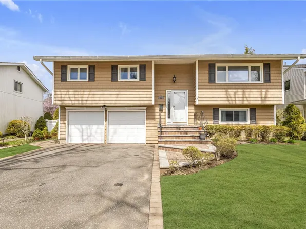 65 Driftwood Drive, Port Washington, NY 11050