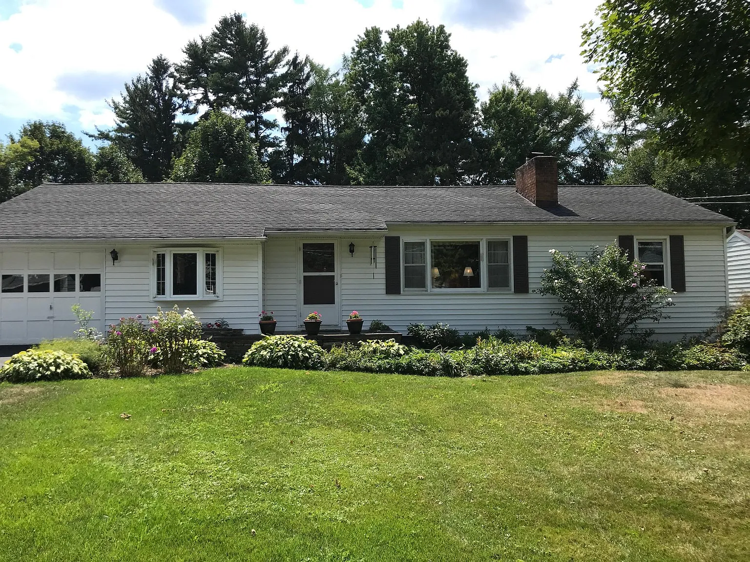 112 Edgemere Ln — Photo 2