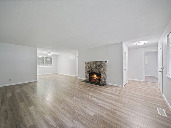 5th image of 4323 Glen Terra Dr SE