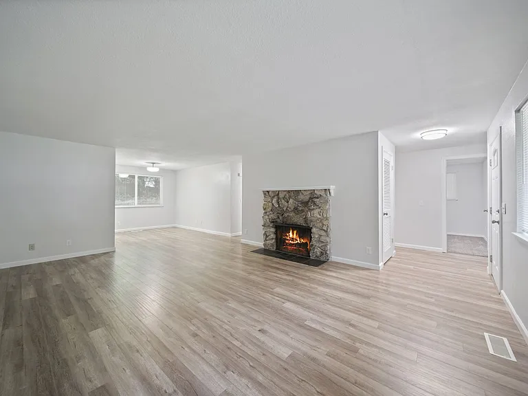 4323 Glen Terra Dr SE — Photo 5