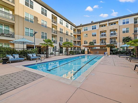 2nd image of 1 Plaza View Ln #309