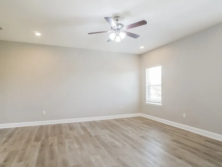 124 Willow Lake Dr — Photo 13