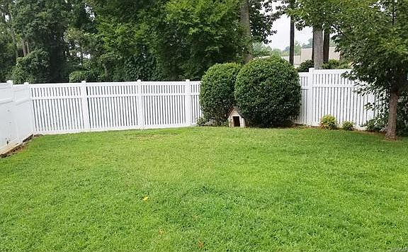 3rd image of 929 Willow Creek Dr
