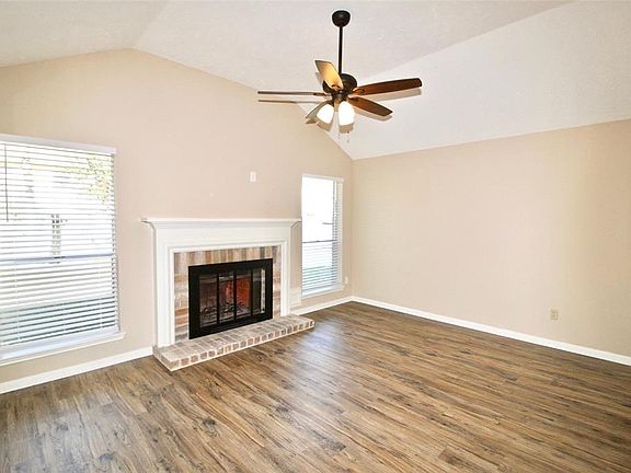 3rd image of 4710 Edinburgh Ln