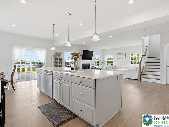 5th image of 6461 Scenic View Dr