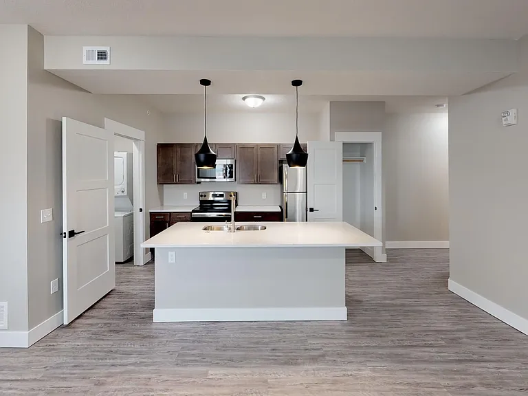 801 W Cedar St — Photo 38