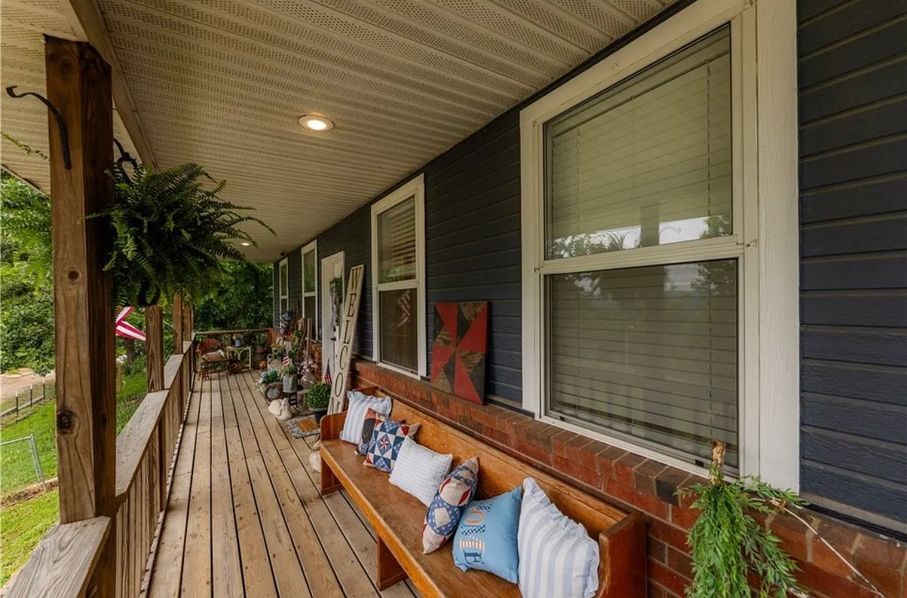 5 bed, 3520 sqft, $3,500 — Photo 4
