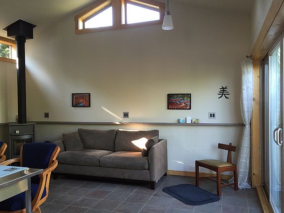 3rd image of 128 Woodland Ave