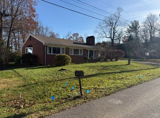 1011 Woodland Dr, Bridgeport, WV 26330