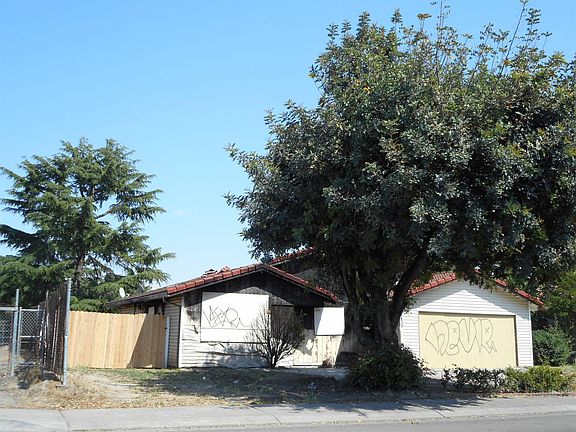 3rd image of 8438 Tam O Shanter Dr