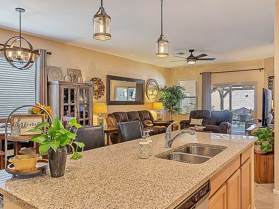 1st image of 917 E Bottomlands Ln