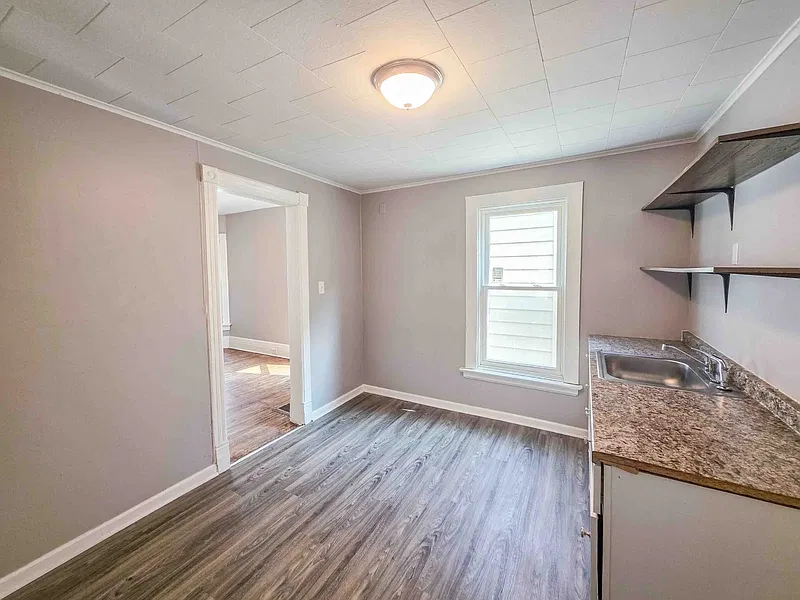 3 bed, 1.0 bath, $1,250 — Photo 3