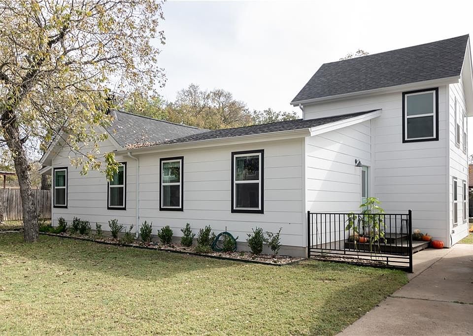 1st image of 203 Munro St