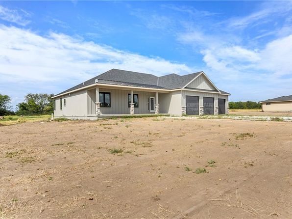 13408 S Woodland Ranch Dr, Lone Jack, MO 64086