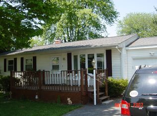 7 Peacock Ln, Poughkeepsie, NY 12601