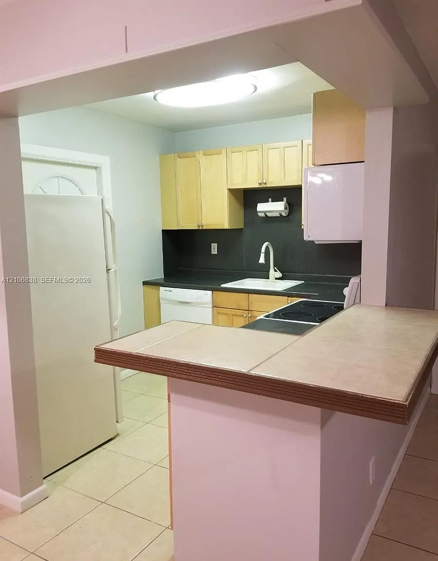 Placido Place — Photo 4