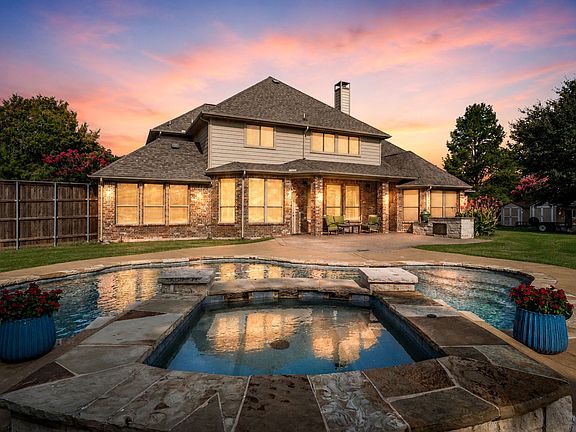 4th image of 703 Mockingbird Dr
