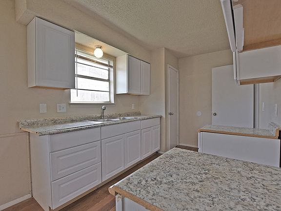 4th image of 3118 Magill St